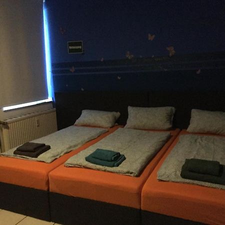Auberge de jeunesse Dormitorium Kaarst Wohnraum Auf Zeit Extérieur photo