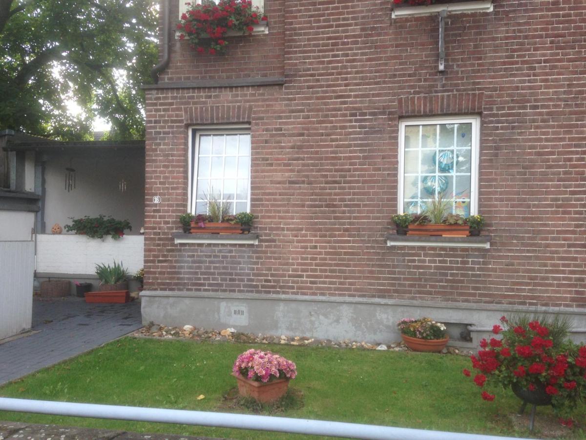 Auberge de jeunesse Dormitorium Kaarst Wohnraum Auf Zeit Extérieur photo