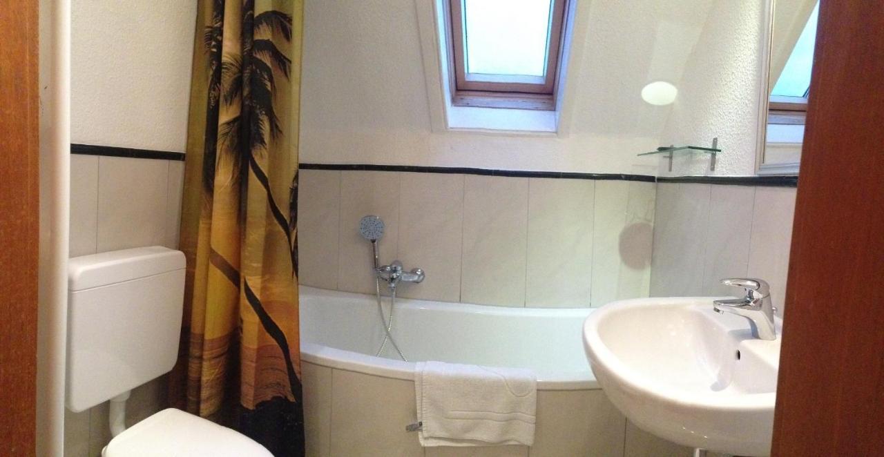 Auberge de jeunesse Dormitorium Kaarst Wohnraum Auf Zeit Extérieur photo
