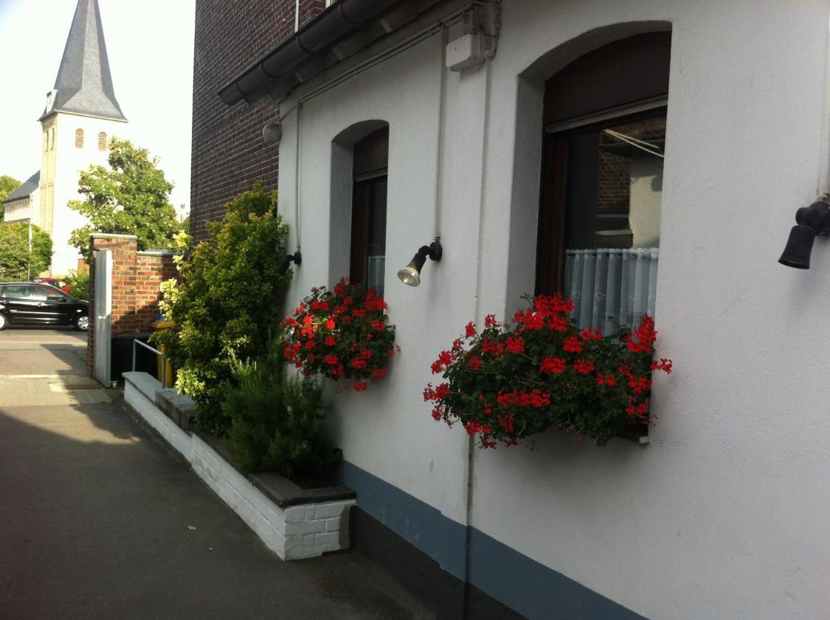 Auberge de jeunesse Dormitorium Kaarst Wohnraum Auf Zeit Extérieur photo