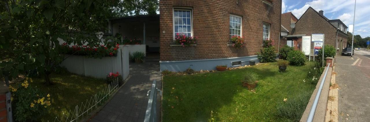 Auberge de jeunesse Dormitorium Kaarst Wohnraum Auf Zeit Extérieur photo